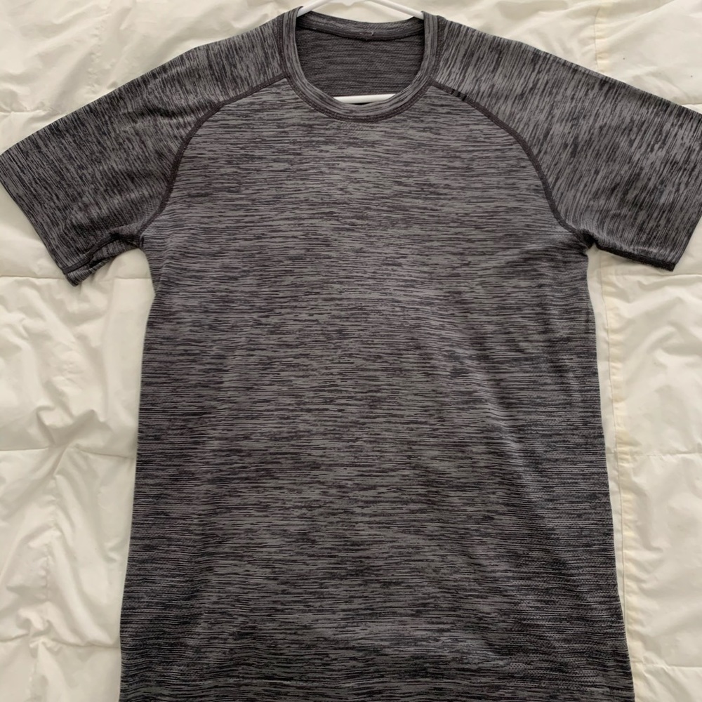 Lululemon metal vent tech shirt Small